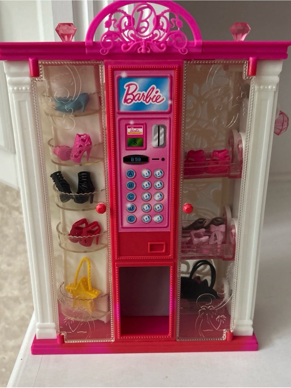 Barbie Life in the Dreamhouse Accessory Vending Machine Playset - Pink and White